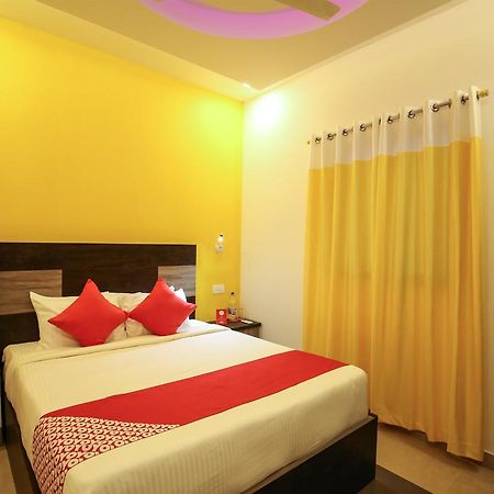 Oyo 10152 Rail View Residency Hotel Alappuzha Exterior foto