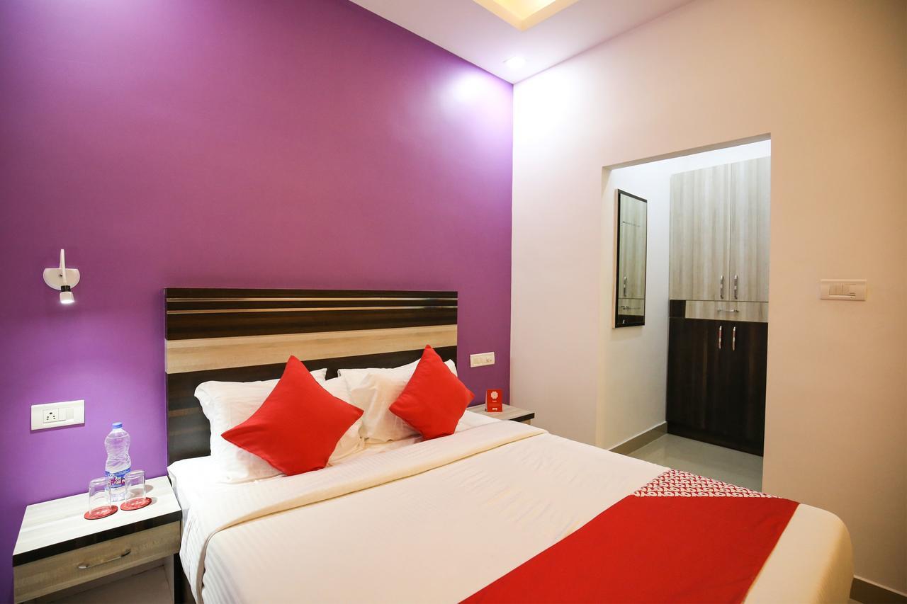Oyo 10152 Rail View Residency Hotel Alappuzha Exterior foto