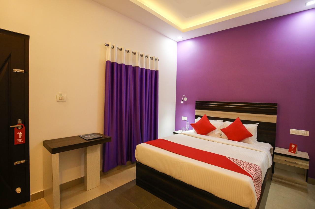Oyo 10152 Rail View Residency Hotel Alappuzha Exterior foto
