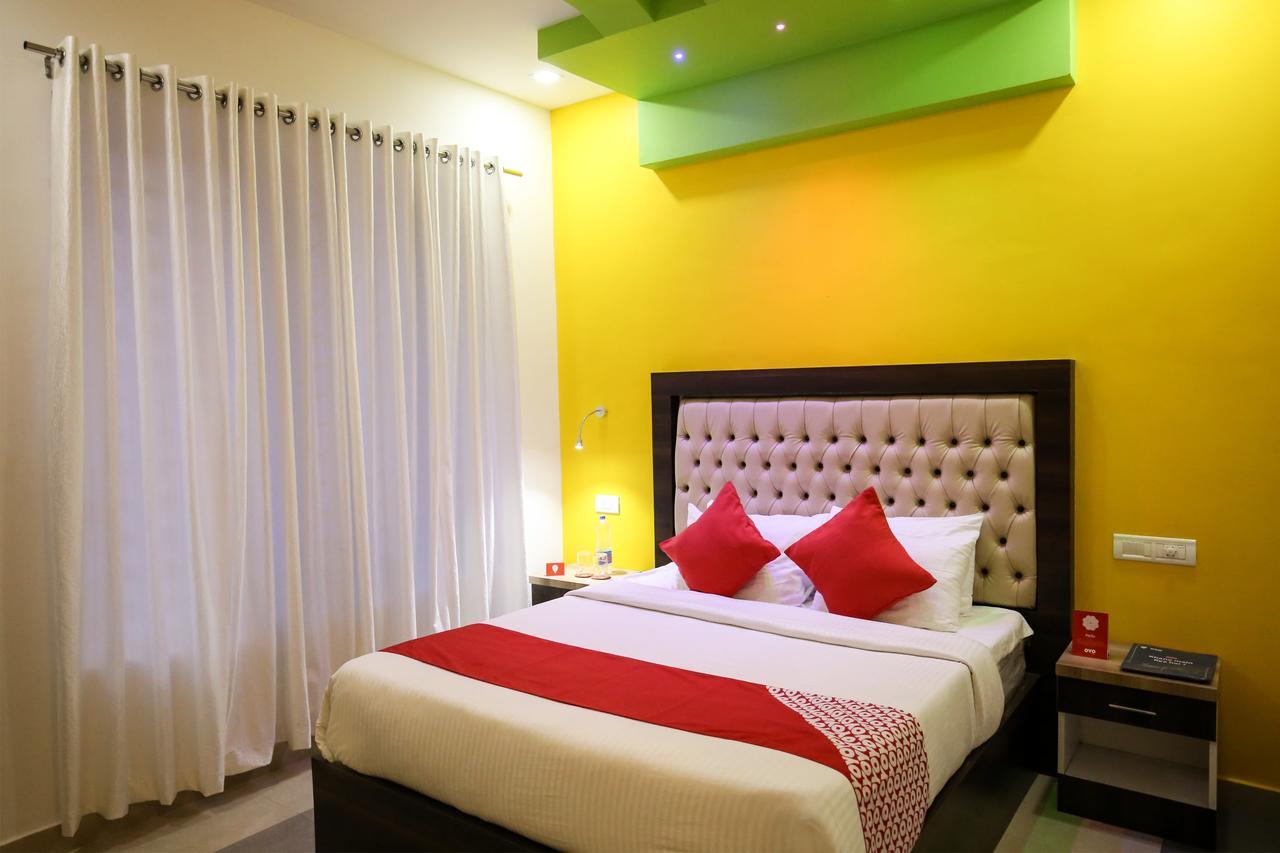 Oyo 10152 Rail View Residency Hotel Alappuzha Exterior foto
