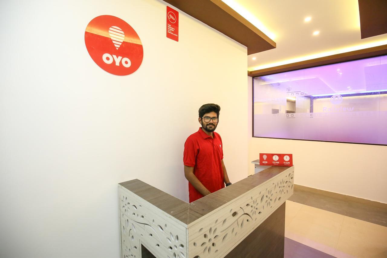 Oyo 10152 Rail View Residency Hotel Alappuzha Exterior foto