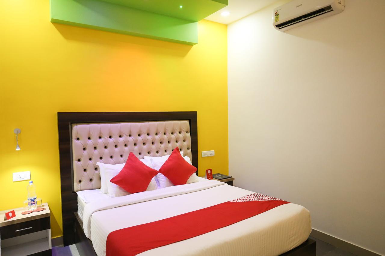 Oyo 10152 Rail View Residency Hotel Alappuzha Exterior foto