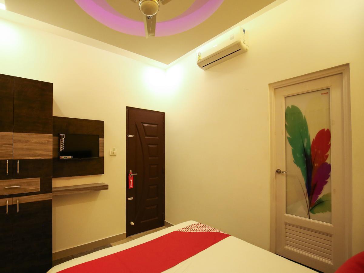 Oyo 10152 Rail View Residency Hotel Alappuzha Exterior foto
