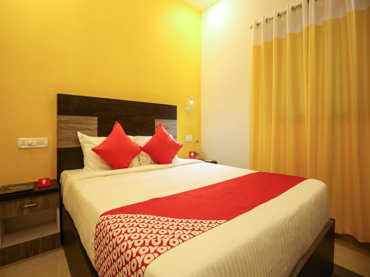 Oyo 10152 Rail View Residency Hotel Alappuzha Exterior foto
