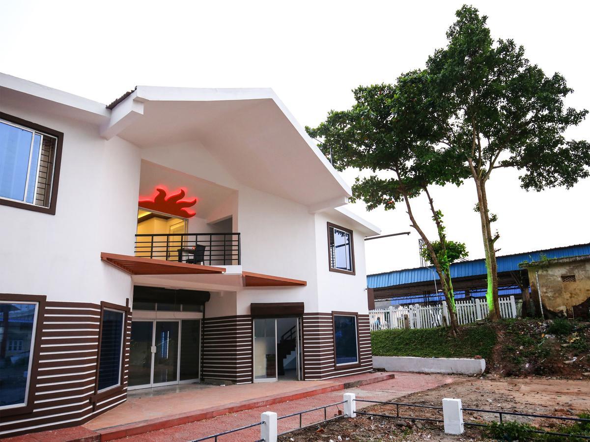 Oyo 10152 Rail View Residency Hotel Alappuzha Exterior foto